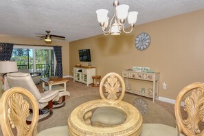 TV, table tennis, books - Condo# 212  Renovated 2 bedroom 2 bath accross the street from beautiful Siesta Key Beach (Sarasota)
