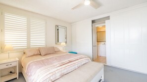 3 bedrooms, free WiFi - Portofino, 1,7 Laman Street - First floor unit with beautiful views, air con and Wi-Fi and close to town (Nelson Bay)