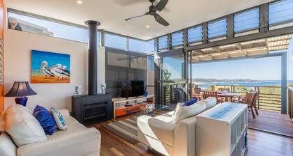Beach House 7, Air Conditioned, Wi-Fi, Foxtel, Linen, Communal Pool and Spa