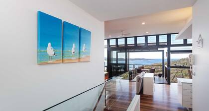 Beach House 7, 26 One Mile Close - air conditioned, wifi, foxtel, linen