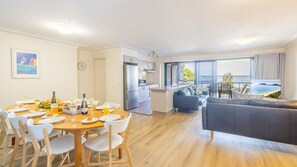 Interior - Florentine, 7 11 Columbia Close - wifi, air conditioned unit with fantastic views of Little Beach (Nelson Bay)