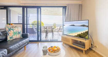 Florentine, 7 11 Columbia Close - wifi, air conditioned unit with fantastic views of Little Beach