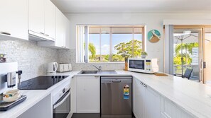 Fridge, microwave, oven, stovetop - Frangipani, 4/30 Leonard Avenue - spacious townhouse (Shoal Bay)