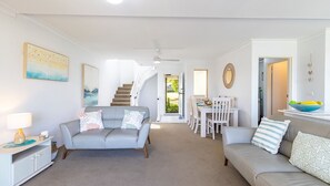 Stereo - Frangipani, 4/30 Leonard Avenue - spacious townhouse (Shoal Bay)