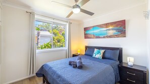 4 bedrooms, iron/ironing board, free WiFi, bed sheets