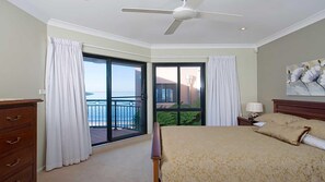 3 bedrooms, iron/ironing board, free WiFi - Seaside Splendour, 1/137 Soldiers Point Road - beautiful unit on the waterfront (Soldiers Point)