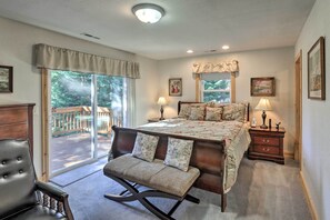 4 bedrooms, iron/ironing board, internet, bed sheets