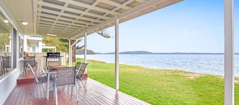 'Beached Inn' 93 Foreshore Drive - Ruim huis aan het strand
