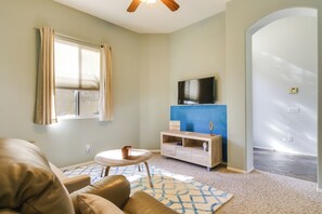TV, fireplace