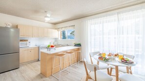 Fridge, microwave, oven, stovetop - Shoal Towers, unit 1 11 Shoal Bay Road -  fantastic unit across the road from beach with Wi-Fi (Shoal Bay)