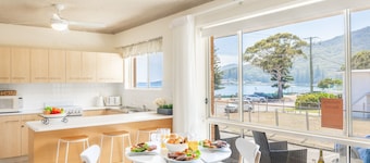 Shoal Towers, unit 1 11 Shoal Bay Road - fantastic unit across the road from beach with Wi-Fi