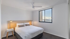2 chambres, fer et planche Ă repasser