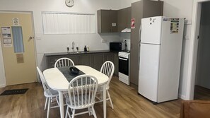 Fridge, microwave, oven, stovetop - Fiddlers Green, 1/62 Magnus Street - ground floor unit close to CBD (Nelson Bay)