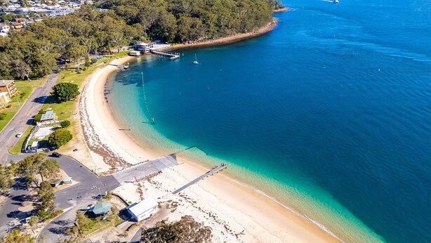 Beach nearby - Bay Parklands, 68 2 Gowrie Ave - Fully ducted aircon, wifi, pool, tennis court, communal spa (Nelson Bay)
