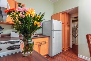 Fridge, microwave, oven, stovetop - Newly Renovated, Waterfront Cottages located in Prince Edward County (Milford)