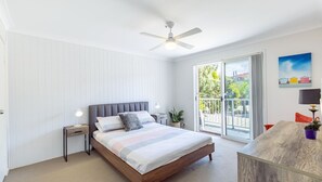 3 bedrooms, iron/ironing board - 2/10 Catalina Close - Walk to Shoal Bay Beach (Nelson Bay)