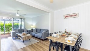 Dining - 2/10 Catalina Close - Walk to Shoal Bay Beach (Nelson Bay)