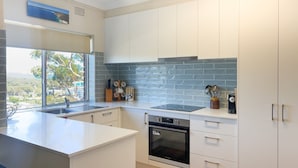 Unclassified image, 3 of 18, button - Adriana, 9/83 Ronald Avenue - fabulous views & aircon (Shoal Bay)