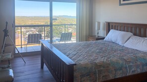 2 bedrooms, iron/ironing board - Adriana, 9/83 Ronald Avenue - fabulous views & aircon (Shoal Bay)