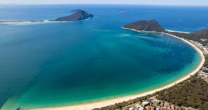 Adriana, 9/83 Ronald Avenue - fabulous views & aircon