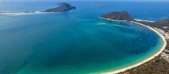 Adriana, 9/83 Ronald Avenue - fabulous views & aircon