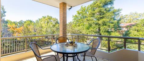 تناول الطعام بالخارج