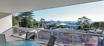Nelson Towers, 9,71a Victoria Parade - unit in the heart of Nelson Bay with water views, air conditioning and Wi-Fi