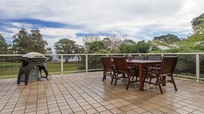 تناول ال طعام بالخارج