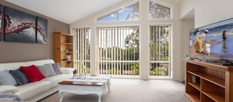 Serenity, 7 Mulloway Place - Peaceful house with air con Netflix & WIFI