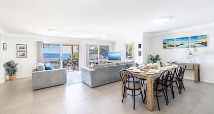 33 Gloucester St - Beautifully furnished house with stunning views and a pool