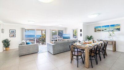 33 Gloucester St - Beautifully furnished house with stunning views and a pool