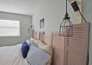 3 Schlafzimmer, Schreibtisch, Bügeleisen/Bügelbrett, Reisekinderbett