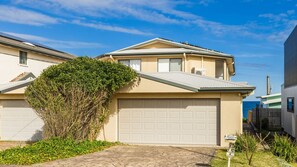 Exterior - Ocean Views, 4 Ocean Street - Absolute Waterfront Retreat at Fishermans Bay (Fishermans Bay)