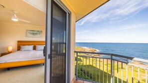 Property grounds - Ocean Views, 4 Ocean Street - Absolute Waterfront Retreat at Fishermans Bay (Fishermans Bay)