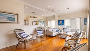 Living area - Mon Reve 4A Tallean Road  three bedroom property with Wi-Fi, air conditioning (Nelson Bay)