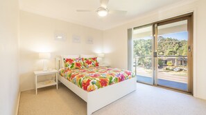 4 bedrooms, iron/ironing board