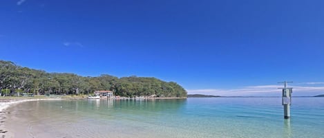 Una playa cerca
