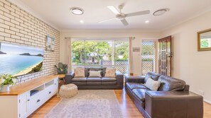 Table tennis - Cuddles Cottage, 4 Christmas Bush Avenue - air conditioned holiday house, 400 metres to Dutchies beach (Nelson Bay)