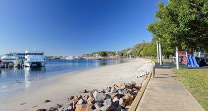 3 Tomaree Street - Spacious 4 bedroom house with air con situated in the heart of Nelson Bay