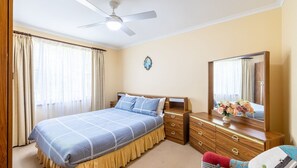 4 bedrooms, iron/ironing board