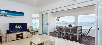 Casa Martins, 219 Foreshore Drive - Absolute Waterfront House