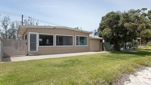 Exterior - Casa Martins, 219 Foreshore Drive - Absolute Waterfront House (Salamander Bay)