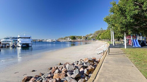 Sailfish, 4,46 Magnus Street- Unit with water views and close to town