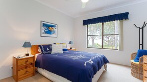 2 bedrooms, iron/ironing board - Sailfish, 4,46 Magnus Street- Unit with water views and close to town (Nelson Bay)