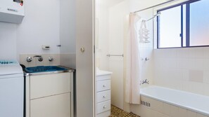 Combined shower/tub - Commodore, 9/6 Intrepid Close - SO CLOSE TO THE WATERS EDGE (Nelson Bay)