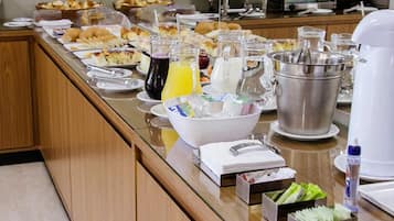 包含每日自助早餐