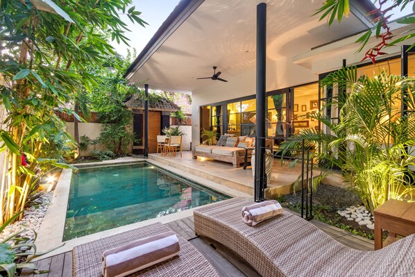 Outdoor pool - Villa Lora by Villa Finder (Ubud)