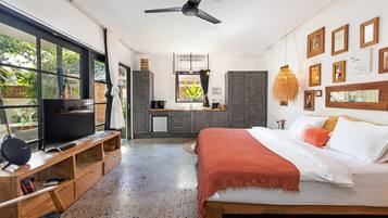 1 bedroom, in-room safe, desk, laptop workspace