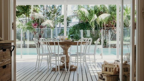 The Beach House, 25 Tomaree Road - fantastic house with pool, linen