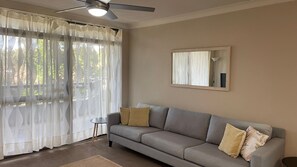 Smart TV - The Commodore, 14, 9-11 Donald Street- Unit in the heart of town with views & free wi-fi (Nelson Bay)